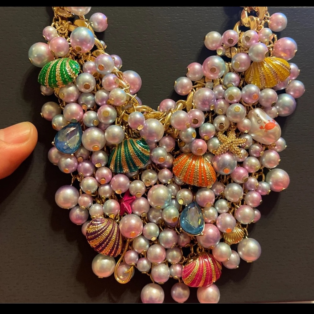 Betsey Johnson BETSEYS BEACH STATEMENT NECKLACE MULTI
seashell and pearls - Picture 2 of 2